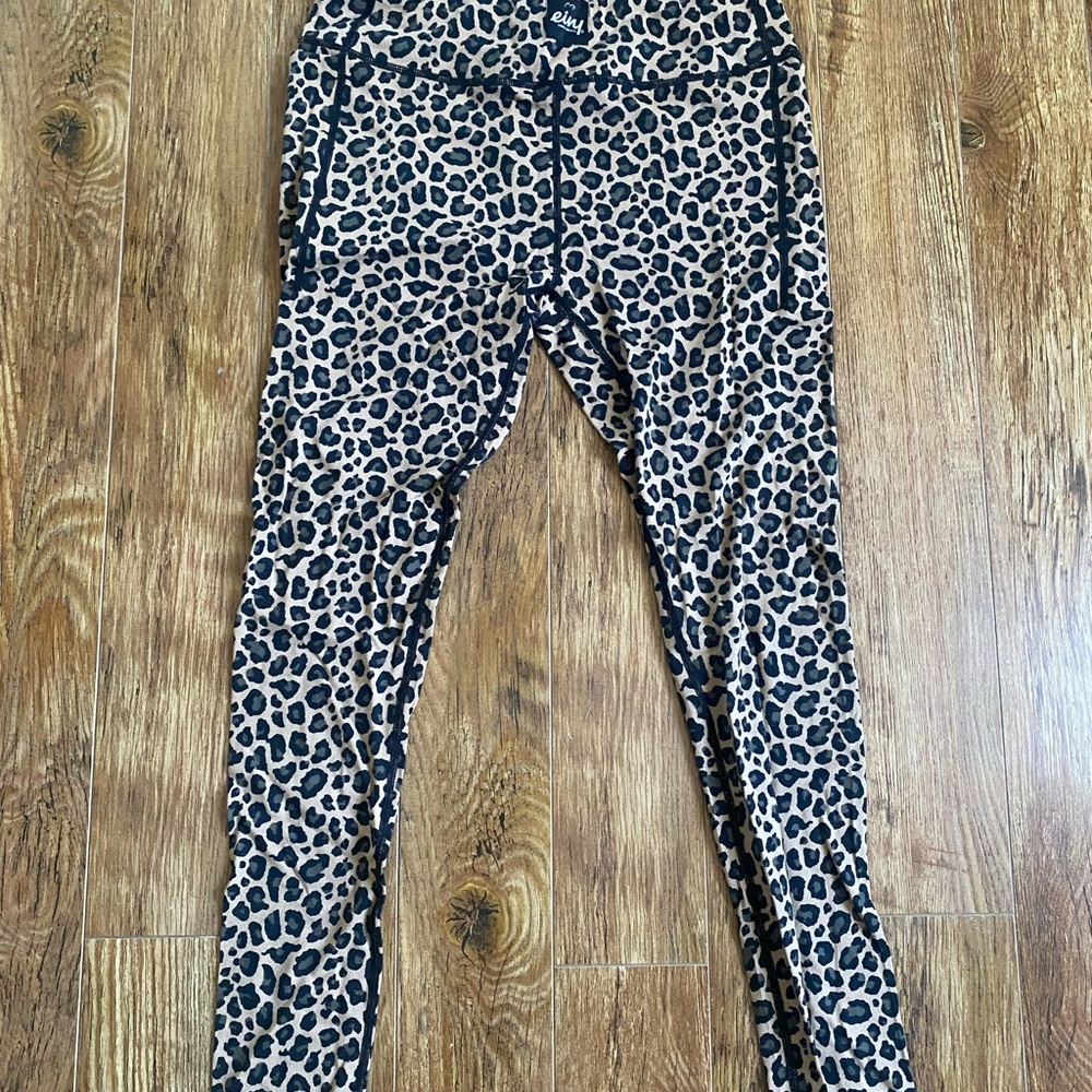 Chic Leopard Print Leggings